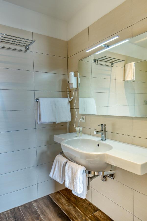 Hotel 1001 Nott Егилстадир Екстериор снимка